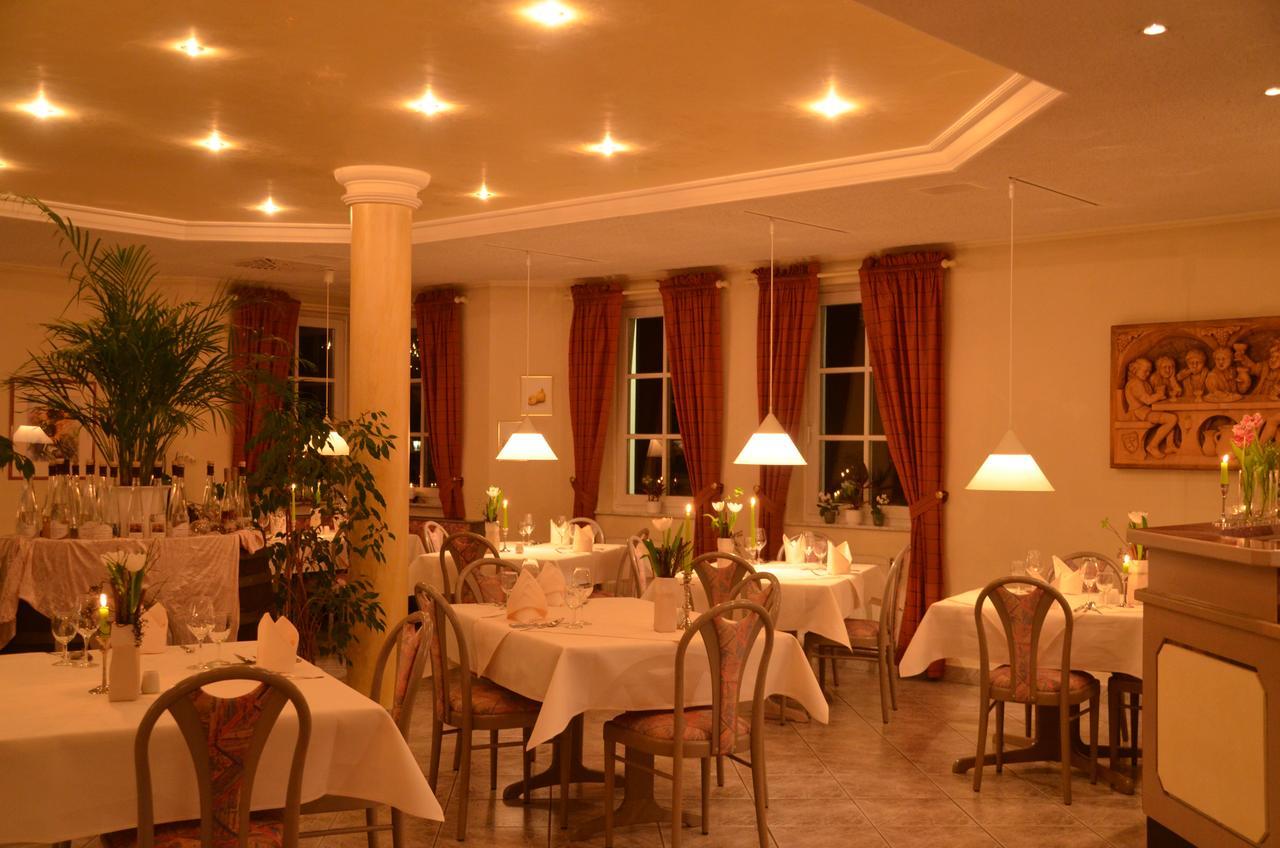 Castell Hotel & Restaurant Leinsweiler Exterior foto